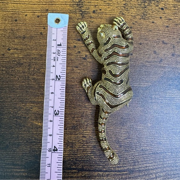 Crouching Tiger Brooch Gold and Brown Enamel Stripe 4.25 Inch Vintage 1980’s - Picture 6 of 10